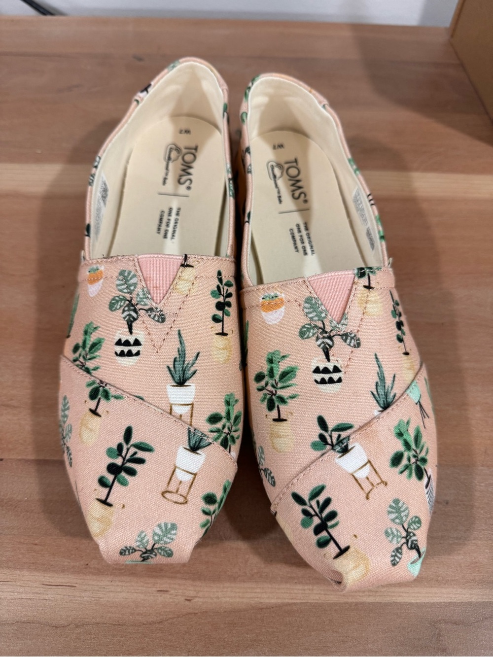 TOMS Women’s Pink Plant-Print Slip-On Flats